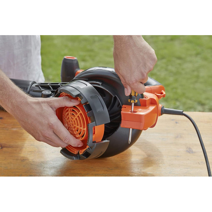 BLACK+DECKER 3-в-1 акумуляторний садовий пилосос-видувка 3000 Вт з подрібнювачем, рюкзаком-мішком 72 л, регульованою потужністю, для терас і доріжок (BEBLV300)