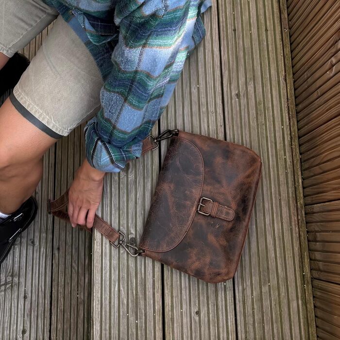 Сумка через плече Berliner Bags Catalina Vintage з натуральної шкіри (Earth) середнього розміру. Жіноча сумка-месенджер з магнітною застібкою