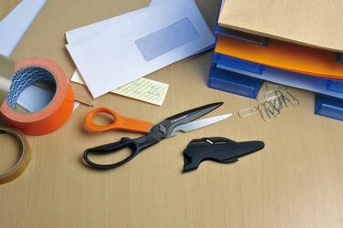 Універсальні ножиці Fiskars Cuts + More з титановим покриттям та заточувачем, розбірні леза, 23 см, чорно-помаранчеві, 1000809