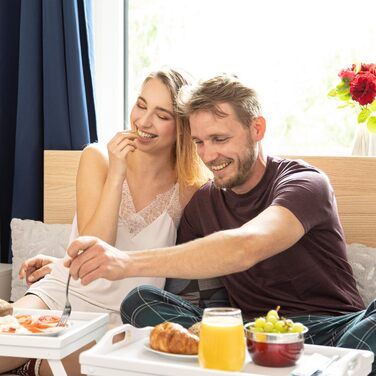 Столик для ліжка Relaxdays з бамбука, складний, з ручками, піднятий борт, для сніданку та сервірування, 22x61,5x30 см, білий