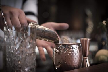 Набір для коктейлів Buddy's Bar Moscow Mule: 2 мідні келихи 500 мл, барна ложка 27 см, джигер 50 мл, чорна преса для лайма, подарункова коробка, харчова мідь, антик, 2 шт.
