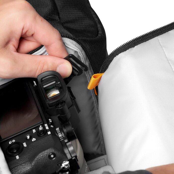 Сумка для фотообладнання Lowepro BP 250 AW III чорного кольору