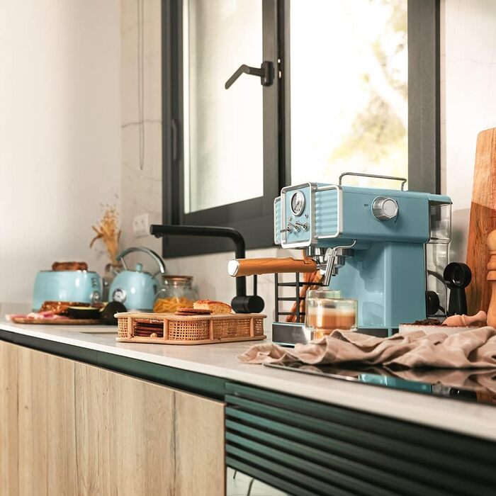 Еспресо-кавомашина Cecotec Express-Kaffeemaschine Power Espresso 20 Tradizionale Light Blue, 1350 Вт, 20 Bar, з термоблоком, давильною трубкою, манометром, 1,5 л, блакитний, для приготування еспресо та капучино, вінтажний дизайн