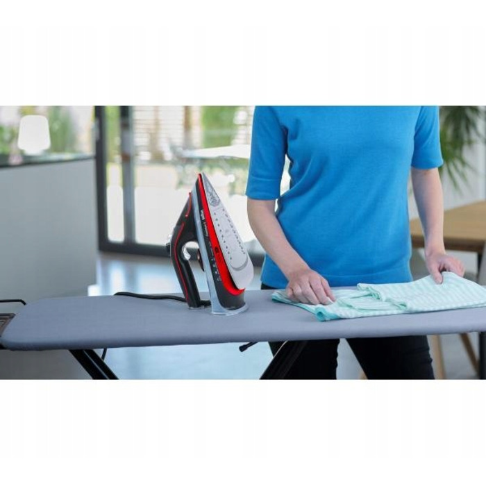 Парова праска Braun SI5057RD 2700 Вт, система захисту від крапель, вертикальне прасування