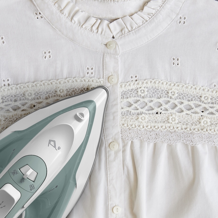 Парова праска TEFAL Virtuo FV2C42 2000 Вт, потужний паровий удар 120 г/хв, керамічна підошва