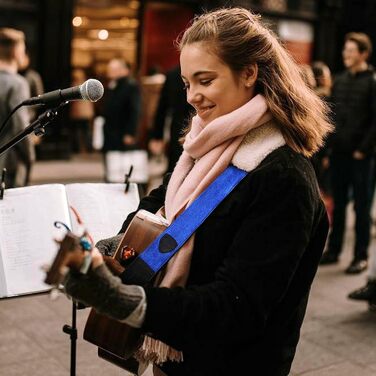 Гітарний ремінь Nefelibata з повного нубуку, вінтажний велюровий ремінь, безкоштовний бонус: 4 медіатори + фіксатори ременя + кнопка для ременя, подарунок для бас-гітари, електро- та акустичної гітари (вишуканий фіолетовий) (C#-небесно-блакитний)