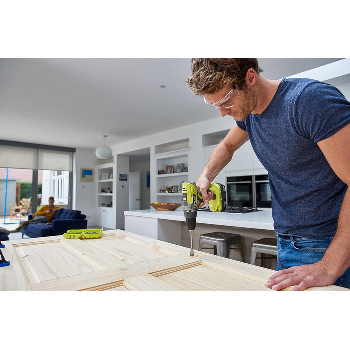 RYOBI 18V ONE+ акумуляторний дриль-шуруповерт комплект R18DD3-120S, включає акумулятор 18V 2.0Ah Lithium+, зарядний пристрій, кейс для інструменту