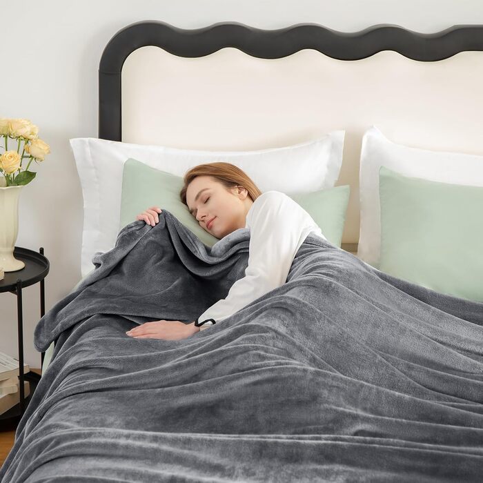 Плед WAVVE: теплий та м'який плед з флісу 150x200 см, сірий колір. Ідеально для дивану та відпочинку.