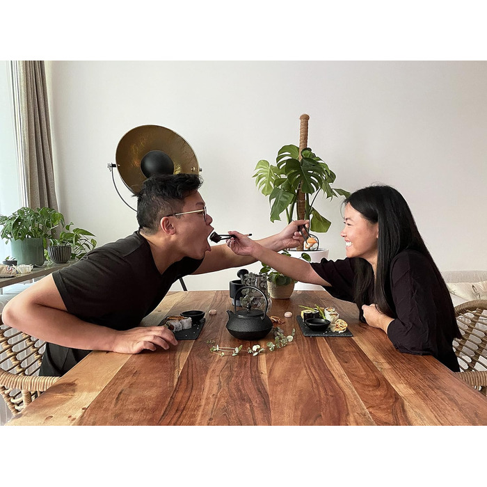 Набір для суші на 2 особи - чорний, 10 предметів: палички, шліфувальні дошки, підставки, миски. У подарунковій коробці.