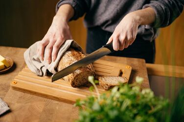 Ніж для хліба Fiskars Essential з хвилястим лезом, 23 см, пластик/нержавіюча сталь, чорний/сріблястий
