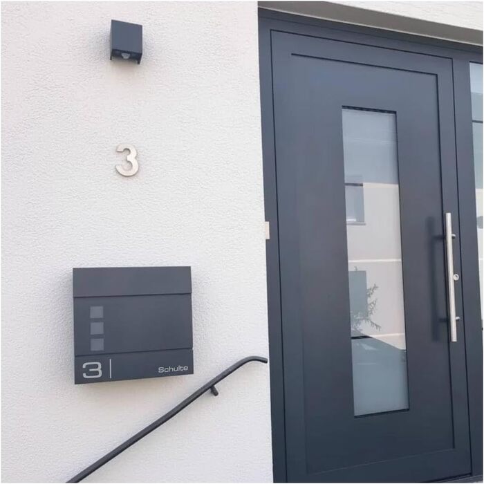 Поштова скринька Metzler Cube антрацит RAL 7016 з лазерним гравіюванням номеру будинку та імені - настінна, з відділенням для газет, вікном. Розмір: 37x37x10.5 см