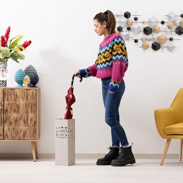 Підставка для парасольки Baroni Home квадратна металева з різьбленням, 2 гачки, знімна миска, 15,5x15,5x49 см (Таунгrau)