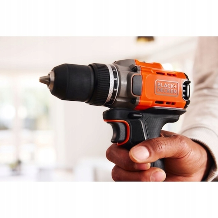 Акумуляторний шурупокрут Black+Decker 18V BCD382D1XC