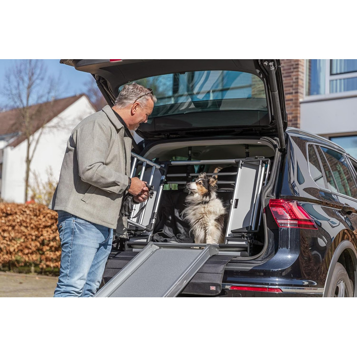 Універсальна сітка для багажника TRIXIE для собак - перетворює багажник на транспортну коробку - кути та бокові частини регулюються - легко складається для використання багажника - 94–114 × 69 × 53 см - 13201