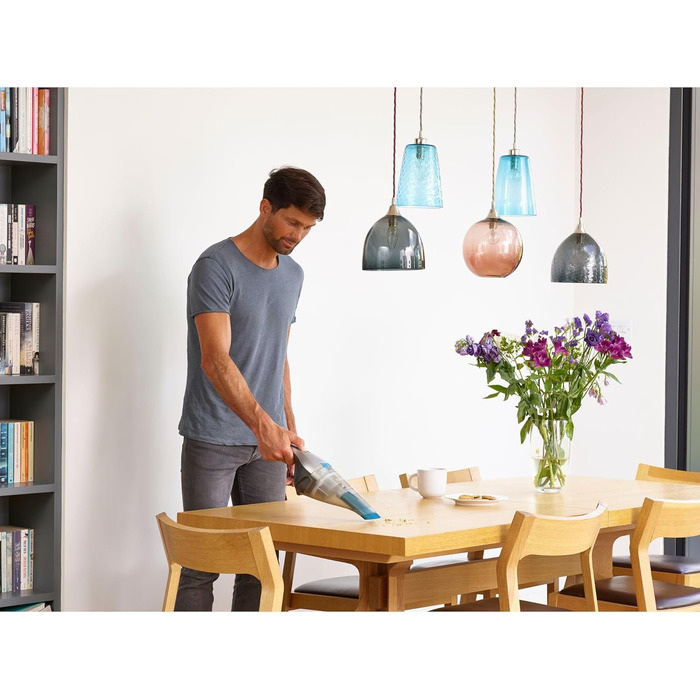 Акумуляторний пилосос ручний BLACK+DECKER Dustbuster 7.2V (NVC215W) - безмішковий, з насадкою та зарядним пристроєм