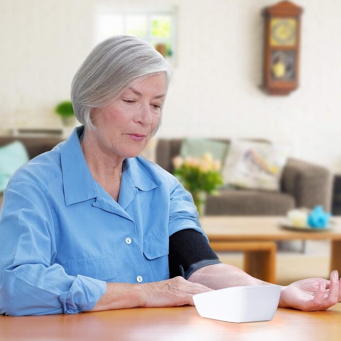 Тонометр Duronic BPM200 з визначенням аритмії | Автоматичний тонометр на плече | Розмір манжети 22-36 см | Працює від AAA батарейок