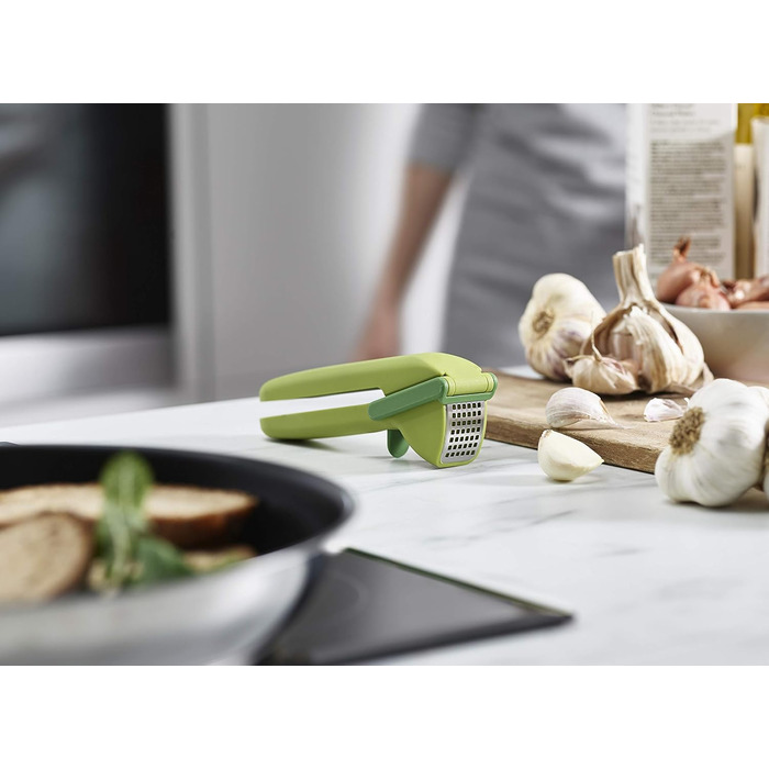Пресу для часнику та імбиру Joseph Joseph CleanForce, зелений