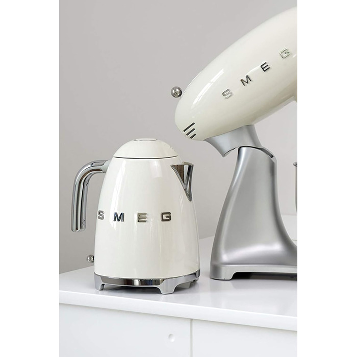 Електричний чайник Smeg KLF03WHEU 1.7л, 2400Вт, з фільтром від накипу та системою Soft-Opening, білий