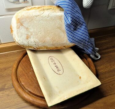Bread loaf pan ceramic, bread baking mold for 500g bread and up to 750g bread, made with clay from Germany, produced in Bavaria. Bread recipes online, bread baking mold.