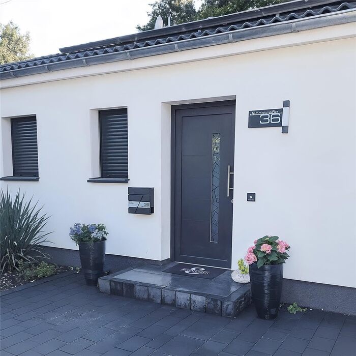 Поштова скринька Metzler персоналізована з гравіюванням, нержавіюча сталь, відділення для газет, замок, вологостійка, антрацит RAL 7016, настінний монтаж 37x37x10.5 см