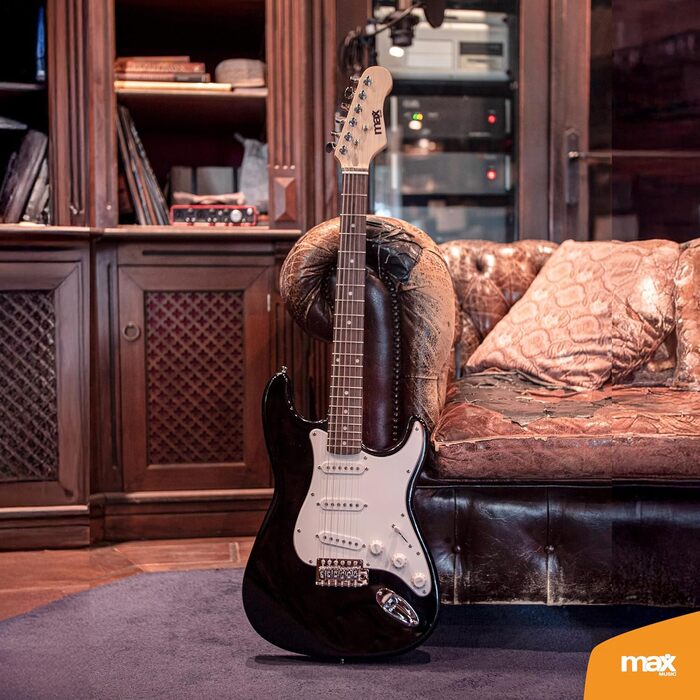 Електрогітара Max GigKit Strat Style 4/4 з підсилювачем 40W, аксесуарами та чохлом, чорна