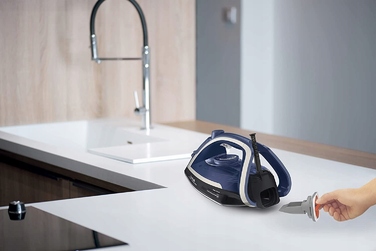 Парова праска Tefal FV6872, потужність 2800 Вт, керамічна підошва, резервуар 270 мл