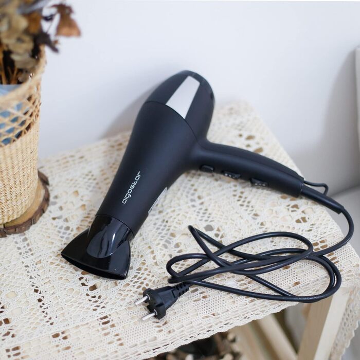 Фен Aigostar Monique 2400W з іонізацією, професійний, чорний, з насадкою-дифузором та аксесуарами