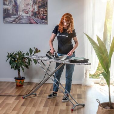 Відкидна гладильна дошка KADAX 120x38 см з металевою сіткою, регульована висота, з підставкою для праски (сіра)