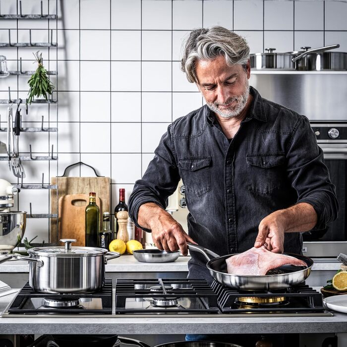 Набір сковорідок KitchenAid MultiPly з нержавіючої сталі з керованою антипригарним покриттям, 2 шт (20 см та 28 см), тришарова, для індукційних плит, термостійкі до 220°C, придатні для миття в посудомийній машині, срібного кольору