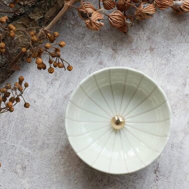 Asayu Japan Incense Holder - White Lotus - For 10cm Incense Sticks, Made in Japan, Traditional Ceramic Ash Catcher, Includes Detachable Brass Stand - For Yoga, Meditation, and Relaxation
