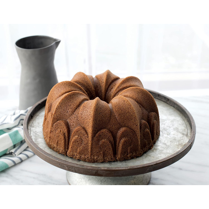Nordic Ware 53237 Cake Pan, Aluminum (Color Assorted)