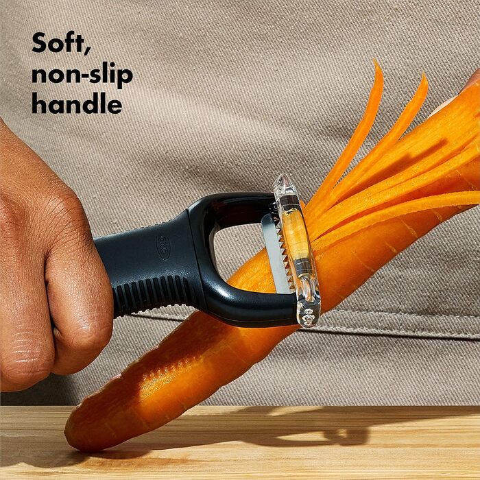 Овочечистка OXO Good Grips з нержавіючої сталі для жульєну, чорна