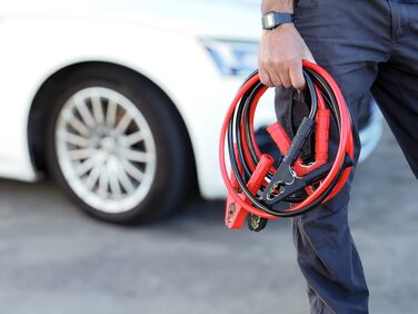 Бустер-стартер MAXTOOLS JS500 2200A 22Ah для авто та мікроавтобусів (12V, дизель/бензин) з LED-ліхтарем, USB та подовженим кабелем 3.5м