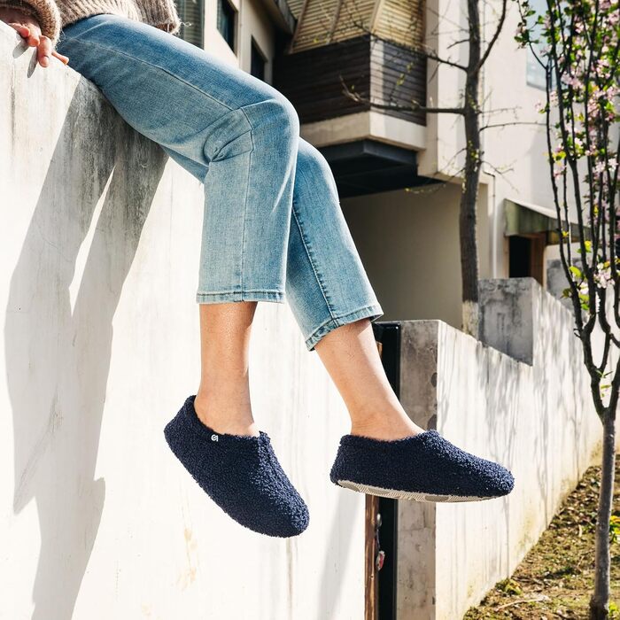 В'язані домашні тапочки VeraCosy з піною пам'яті та флісовою підкладкою (42/43 EU, темно-синій)