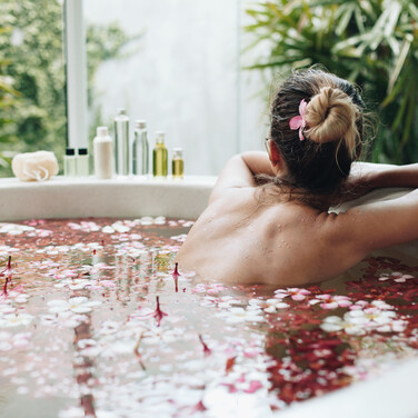 Навісна шафа для ванної кімнати Relaxdays біла з бамбуковими дверцятами