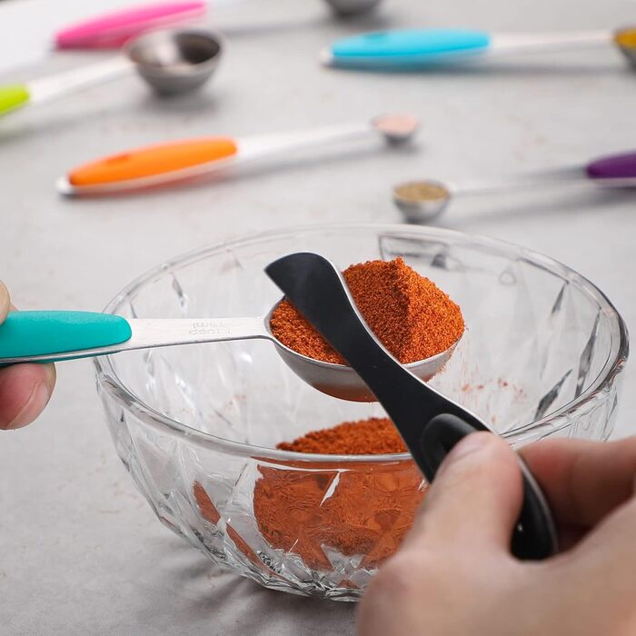 Stainless Steel Measuring Cup and Spoon Set including 4 Measuring Cups, 5 Measuring Spoons, and 1 Leveler for dry or liquid ingredients (C5S7)