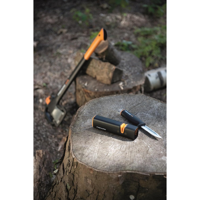 Точилка для ножів Fiskars Xsharp: керамічний точильний елемент, корпус з скловолокна, чорний/помаранчевий