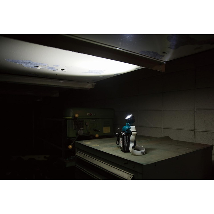 Лобовий ліхтар Makita DML800 LED, 14,4-18В, 100 люмен, без акумулятора та зарядного, з 120 см кабелем, регульований на 90°, для інструментів Makita