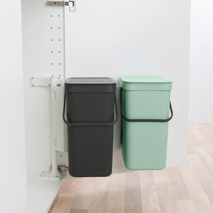 Сміттєвий кошик Brabantia Sort & Go з кришкою 16 л (світло-зелений), компактний контейнер для сортування відходів з ручкою