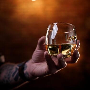 Набір віскі WHISISKEY: декантик 1000 мл, 2 келихи, 4 камні для віскі, подарункова коробка