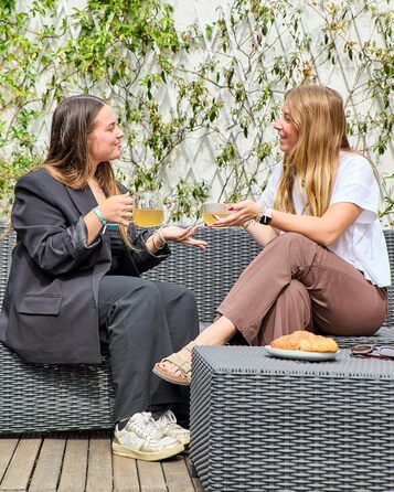 Електричний чайник SENYA, 1.7 л, цифровий дисплей, 5 температурних програм, підтримання тепла, поворотний підставка, чорний колір