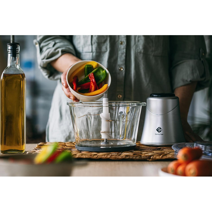Електричний подрібнювач Family Care для кухні: 3 титанові леза, 300W, скляна чаша 600 мл, подрібнювач м'яса, цибулі, овочів, горіхів, льоду. Багатофункціональний.