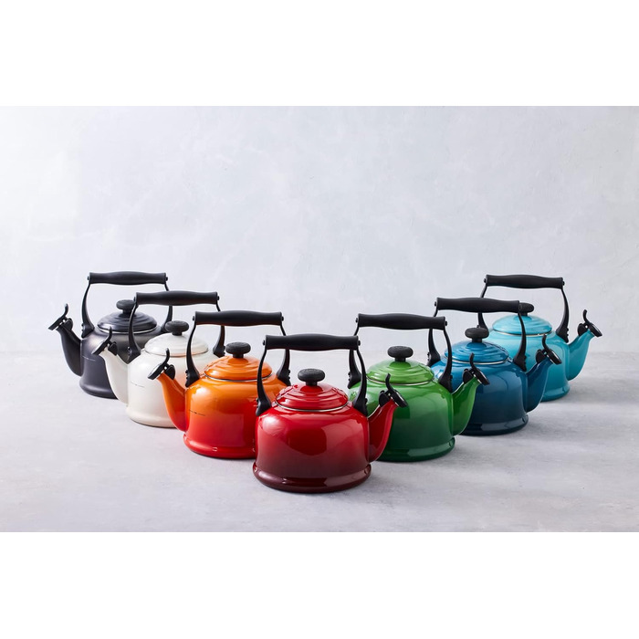Le Creuset Kettle Tradition, Capacity: 2.1 l, Enameled Steel, Bamboo, 40102024080000