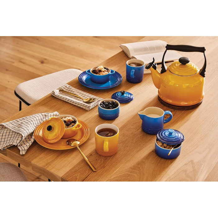 Le Creuset Kettle Tradition, 2.1 l, Enamelled Steel, Nectar, 40102026720000