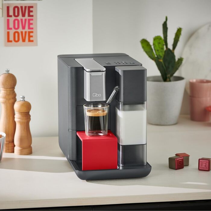 Tchibo Qbo MILK MASTER Premium Capsule Machine for Cappuccino, Espresso, Caffè Crema, Caffè Grande, Milk Foam at the touch of a button with a removable 300ml milk tank, with automatic shut-off, Lipstick Red
