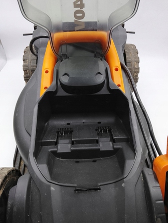 Акумуляторна газонокосарка WORX WG779E.1 40V, чорно-помаранчева