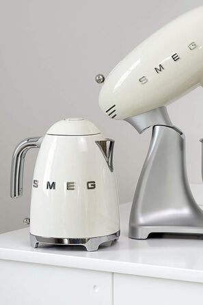 Електричний чайник Smeg KLF03WHEU 1.7л, 2400Вт, з фільтром від накипу та системою Soft-Opening, білий
