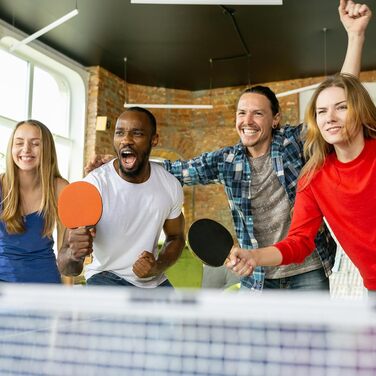 Набір для пінг-понгу JurciCat: 2 ракетки, 3 м'ячі, сумка. Підходить для гри в приміщенні та на вулиці. Довга ручка.