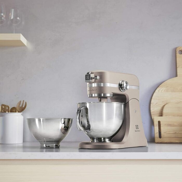 Тістоміс Electrolux EKM5570 з нержавіючої сталі, 1200 Вт, 10 швидкостей, з вінчиком та кришкою, пісочний колір