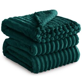 колір: темно-зелений